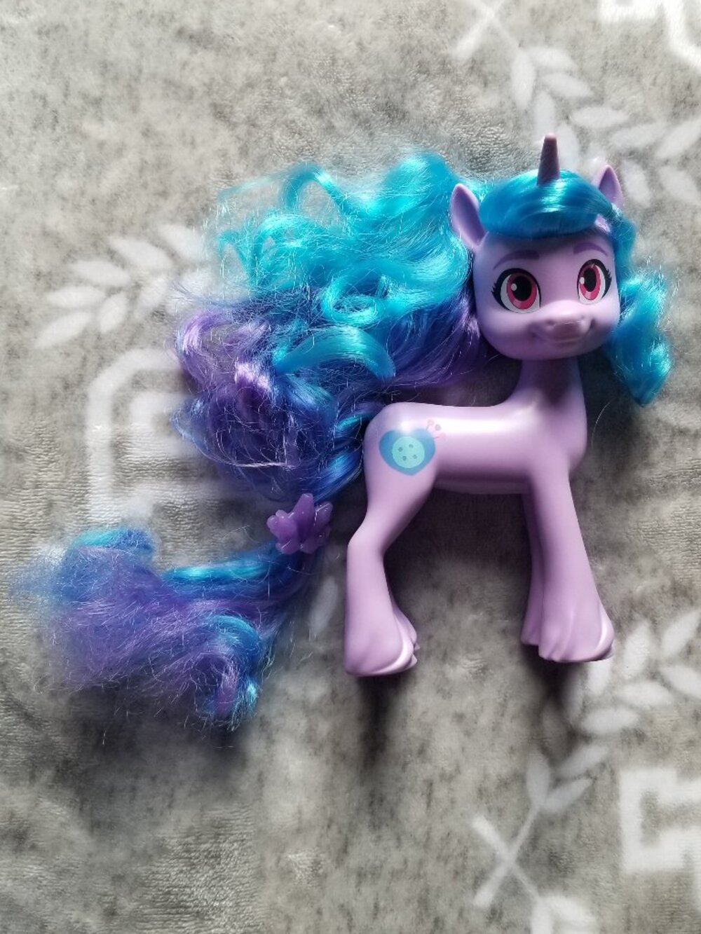 My Little Pony Figure Izzy Moonbow Brushable Styling Ponies Purple Blue Hair
